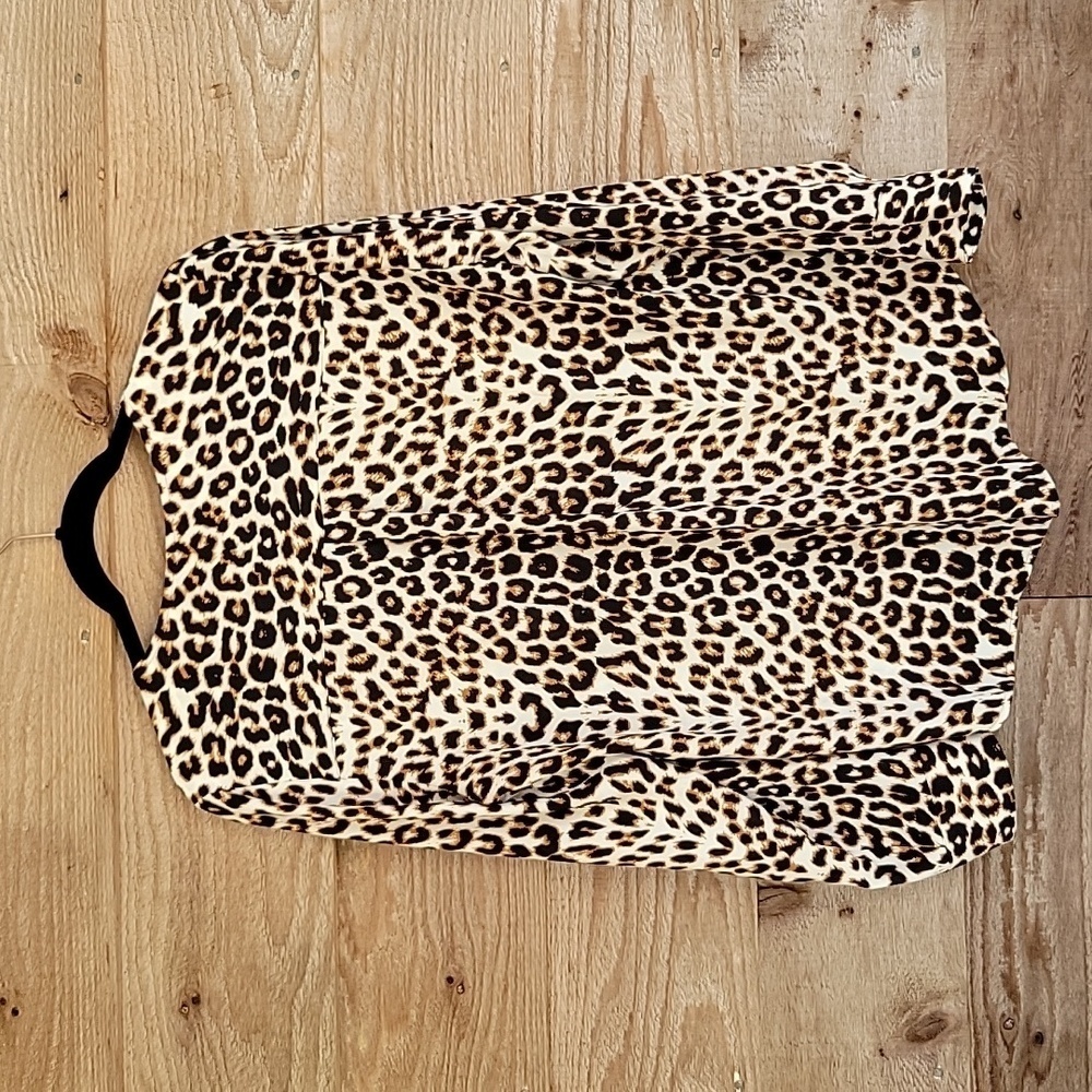 Express Size Medium Leopard Print Collarless Butt… - image 6